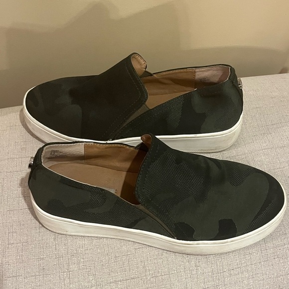 Steve Madden Zayna Camo Slipon sneakers, size 8.5 - Picture 2 of 6